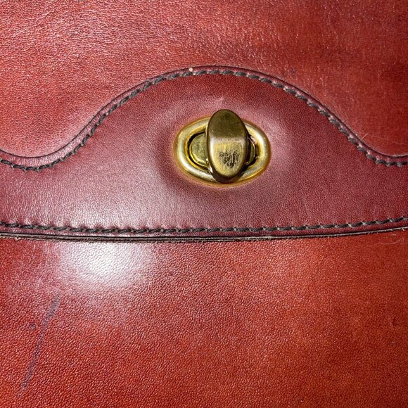 Vintage Womens Shoulder Bag Brown Adjustable Strap Turn Lock Closure Leather - Picture 5 of 11